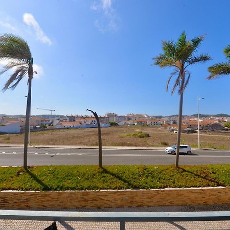 Pebble - 1 Bedroom Apartment Sleeps 5 With Pool & Tennis Court São Martinho do Porto Exteriör bild