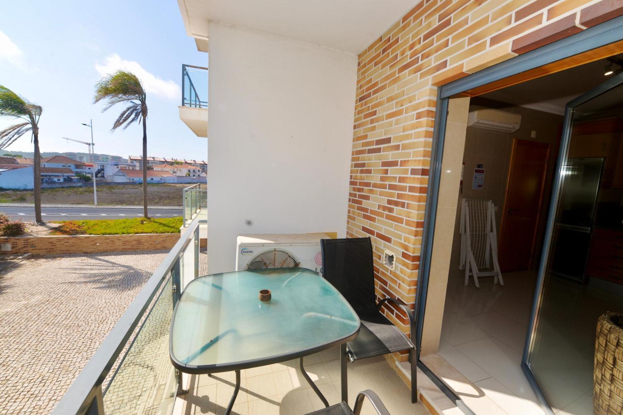 Pebble - 1 Bedroom Apartment Sleeps 5 With Pool & Tennis Court São Martinho do Porto Exteriör bild