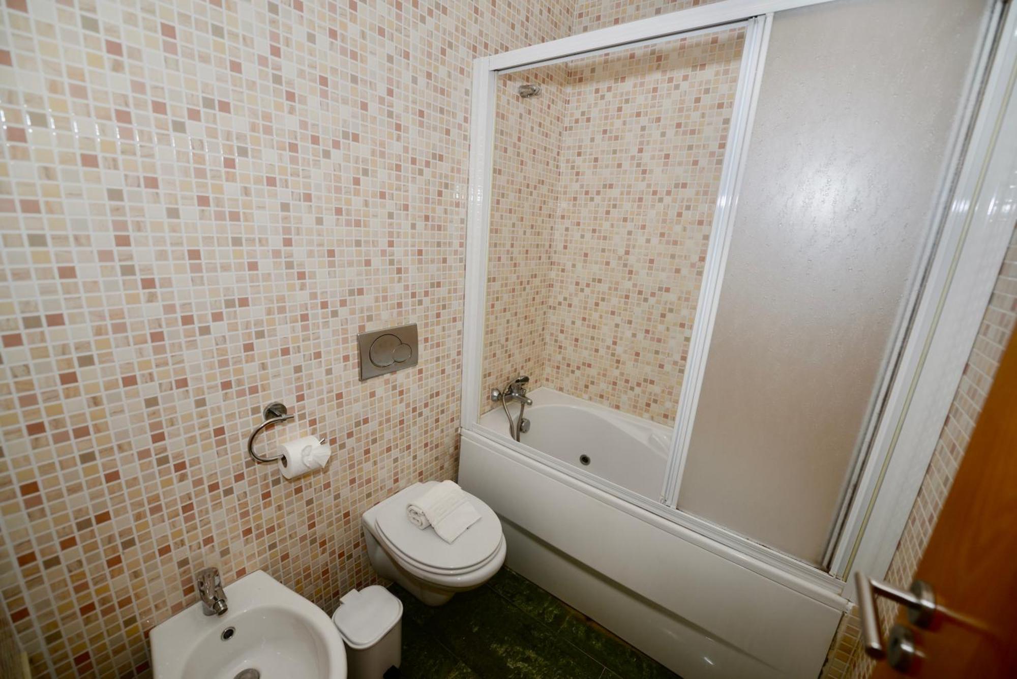 Pebble - 1 Bedroom Apartment Sleeps 5 With Pool & Tennis Court São Martinho do Porto Exteriör bild
