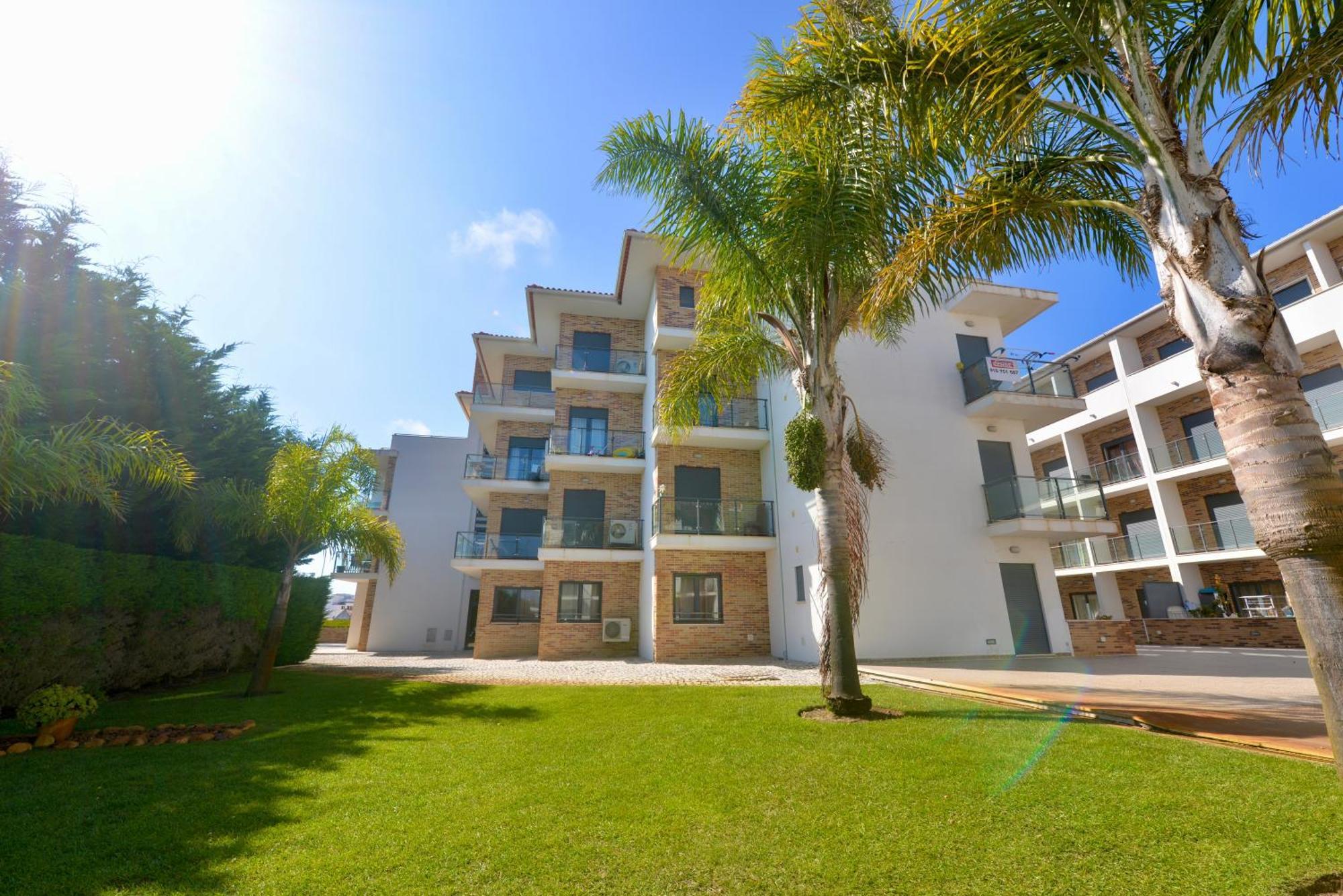 Pebble - 1 Bedroom Apartment Sleeps 5 With Pool & Tennis Court São Martinho do Porto Exteriör bild