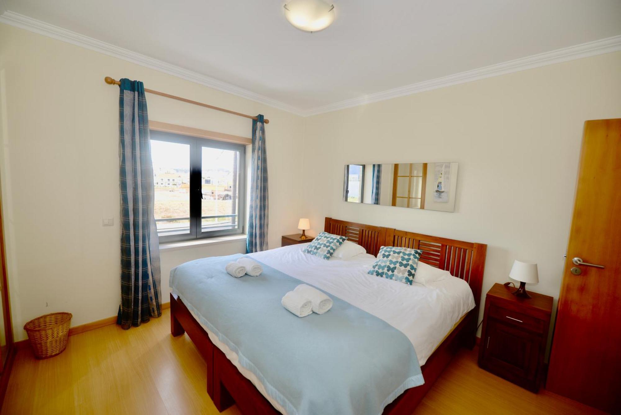 Pebble - 1 Bedroom Apartment Sleeps 5 With Pool & Tennis Court São Martinho do Porto Exteriör bild