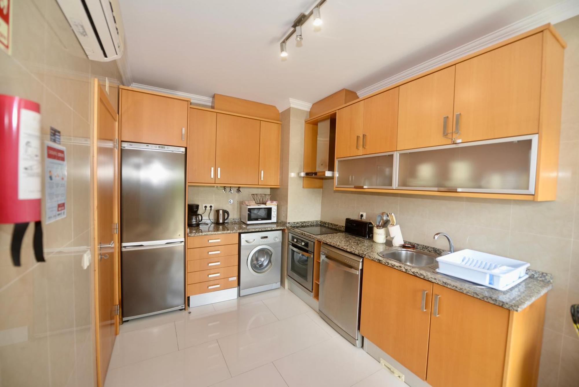 Pebble - 1 Bedroom Apartment Sleeps 5 With Pool & Tennis Court São Martinho do Porto Exteriör bild