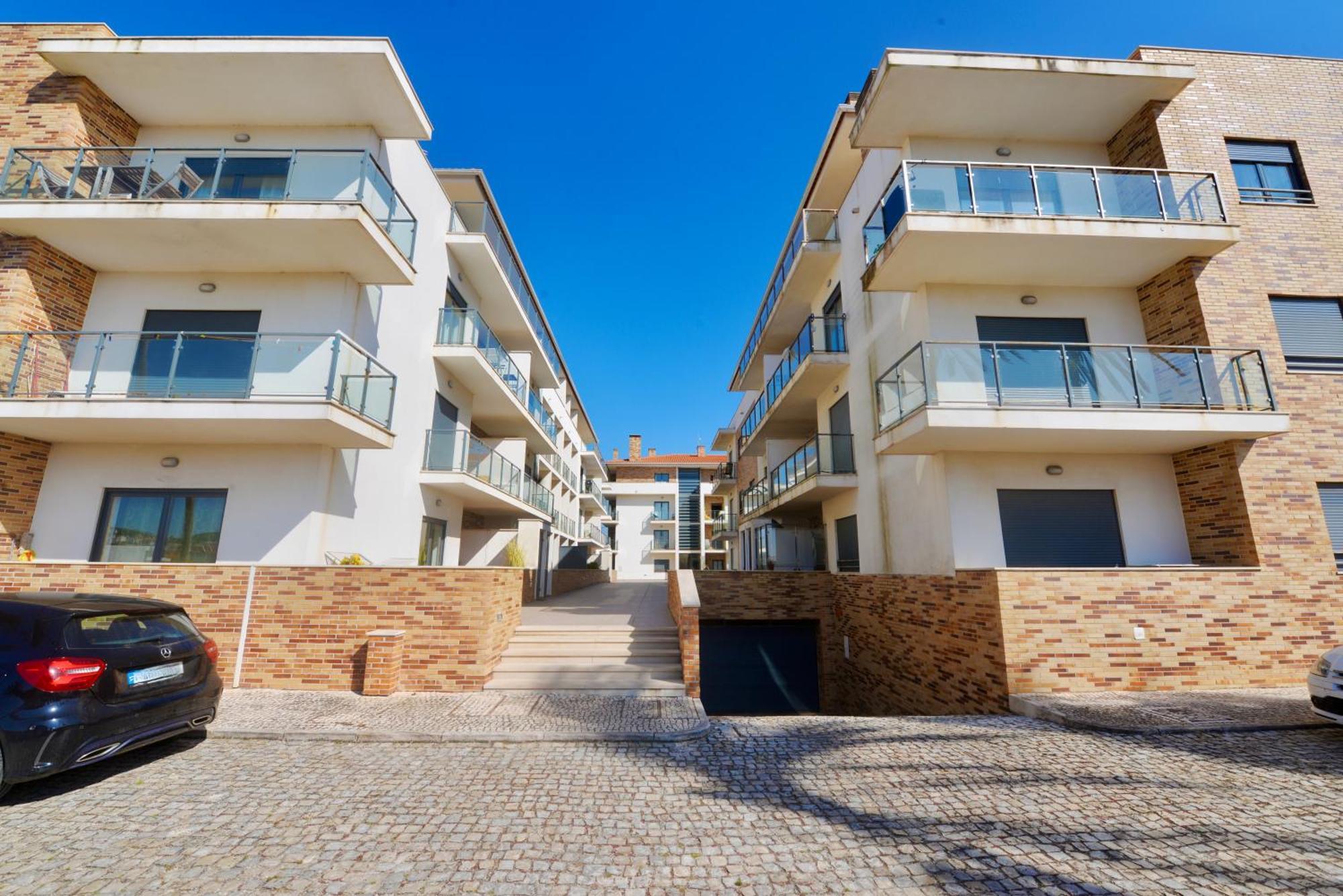 Pebble - 1 Bedroom Apartment Sleeps 5 With Pool & Tennis Court São Martinho do Porto Exteriör bild