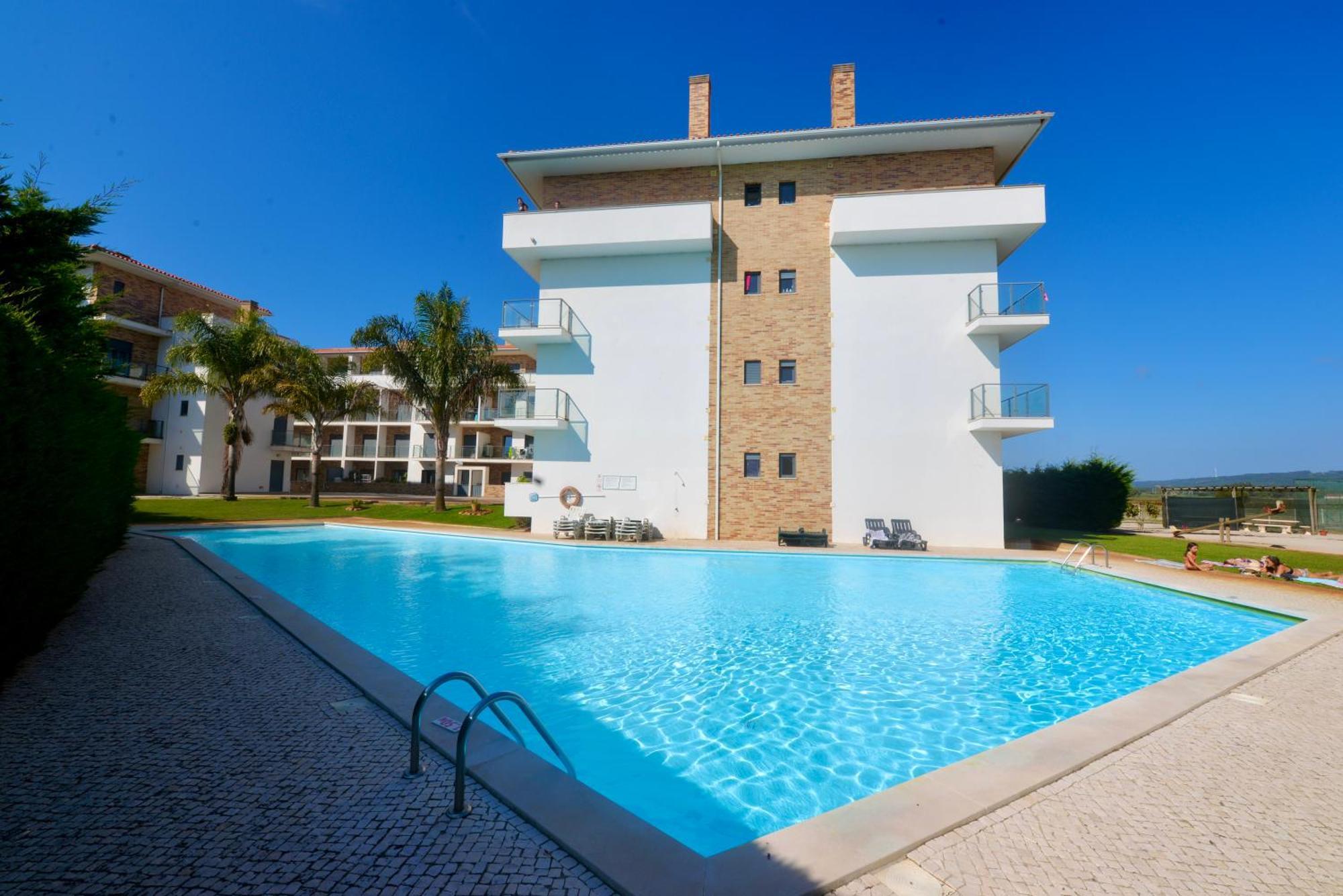 Pebble - 1 Bedroom Apartment Sleeps 5 With Pool & Tennis Court São Martinho do Porto Exteriör bild